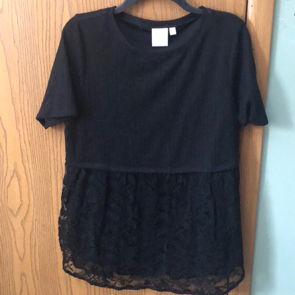 Sweater blouse with lace bottom